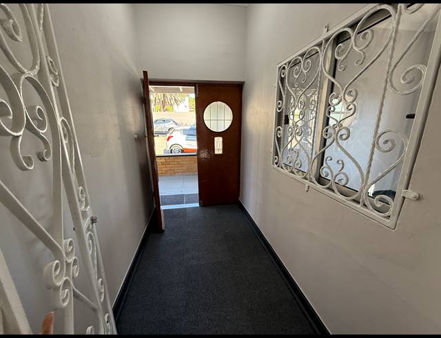 106M² OFFICE TO LET IN GREENSIDE